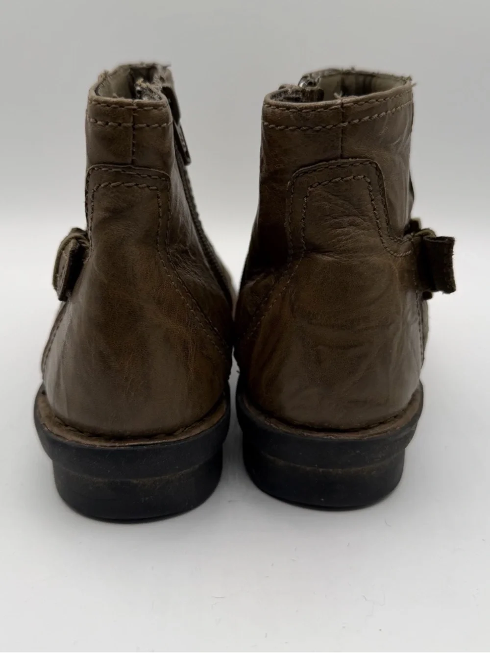 Clarks Bendables Olive Leather Ankle Boots Buckle Zip Womens 5M 68741